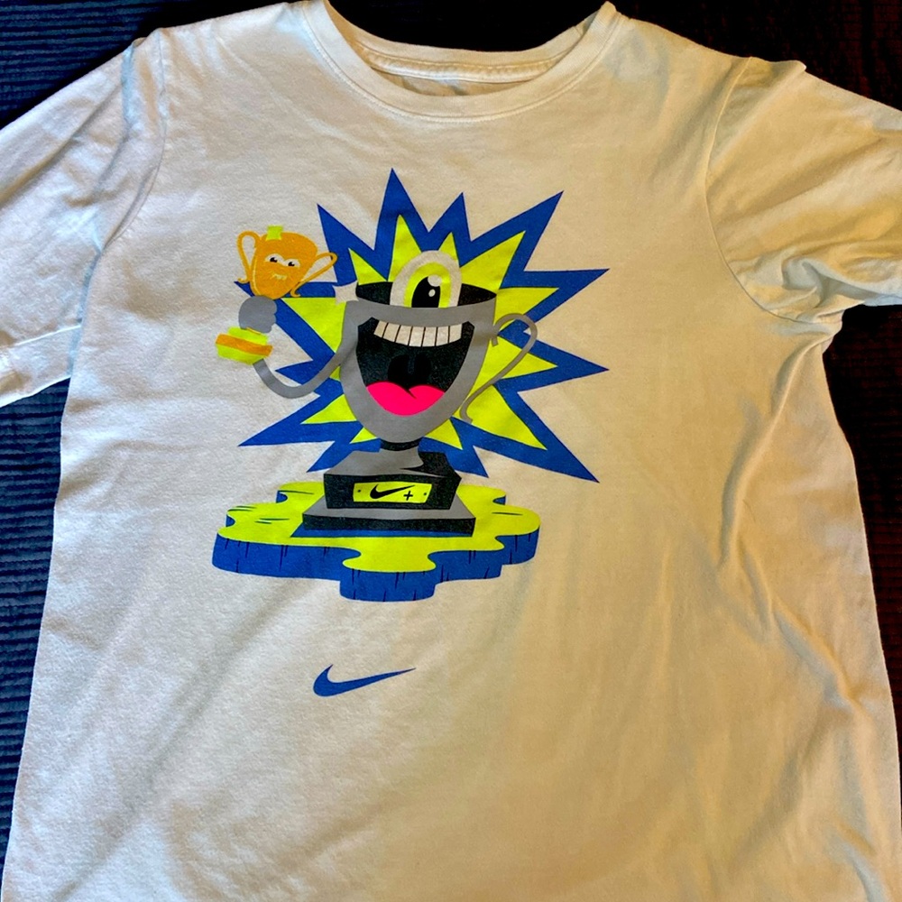 Nike boys “trophy” tshirt- XL